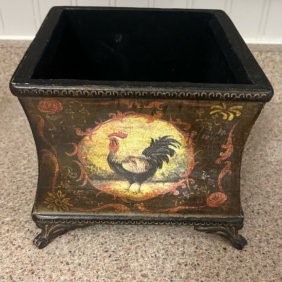 Vintage Farmhouse Rooster Decorative Box
Lift-off Lid - Picture 2 of 10